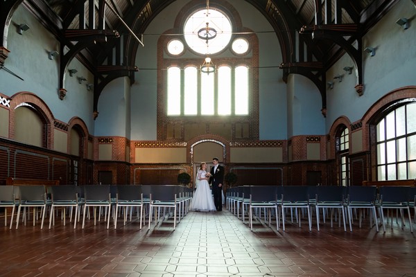 Hochzeitspaar in der lohnhalle
