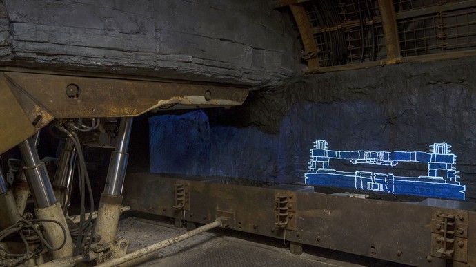 Blick ins Montanium mit Hydraulik-Schild und Projekt eines Kohlehobels Blick ins Montanium mit Hydraulik-Schild und Projekt eines Kohlehobels